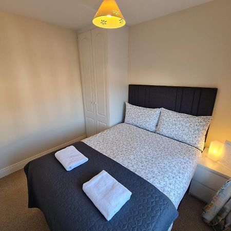2 Cosy Bedrooms In A 3 Bed Home Tyrrelstown Bagian luar foto