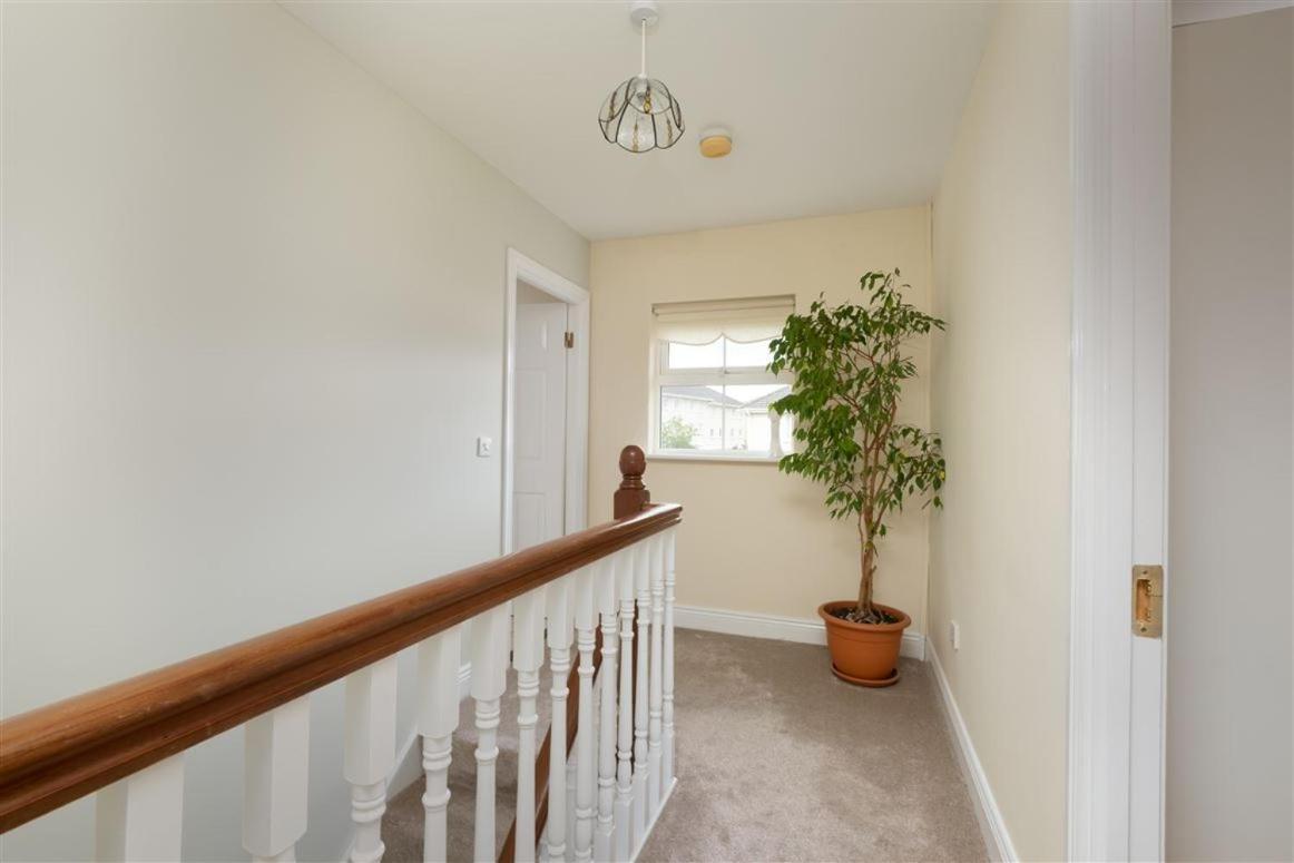 2 Cosy Bedrooms In A 3 Bed Home Tyrrelstown Bagian luar foto