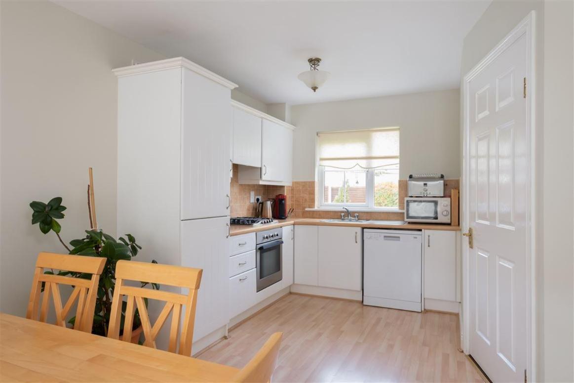 2 Cosy Bedrooms In A 3 Bed Home Tyrrelstown Bagian luar foto