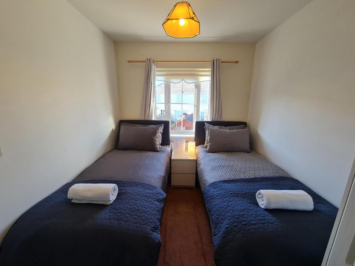 2 Cosy Bedrooms In A 3 Bed Home Tyrrelstown Bagian luar foto